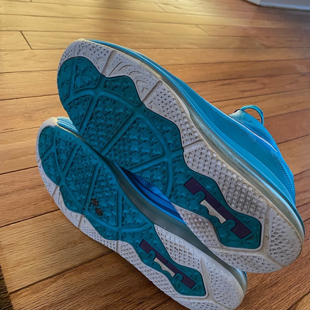 Nike Lebron 9 Low Hornets - Picture 5 of 5